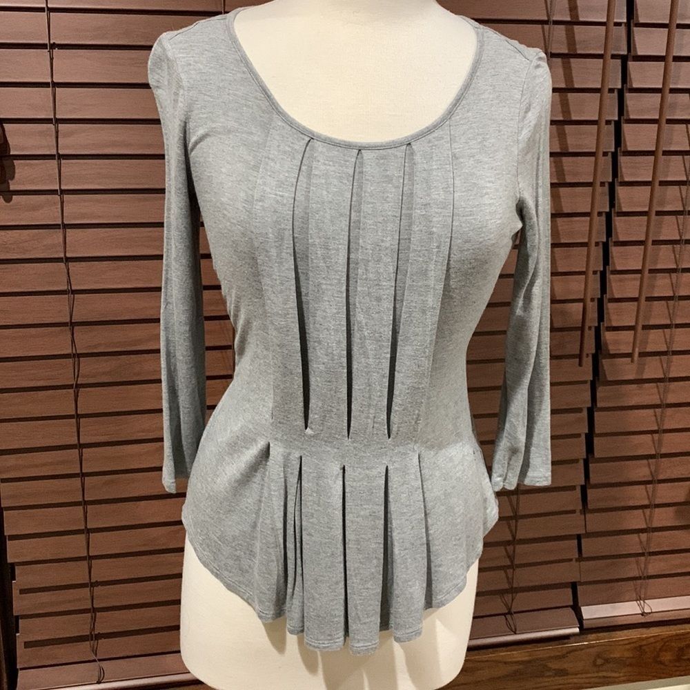 Elle pleated gray top, Small